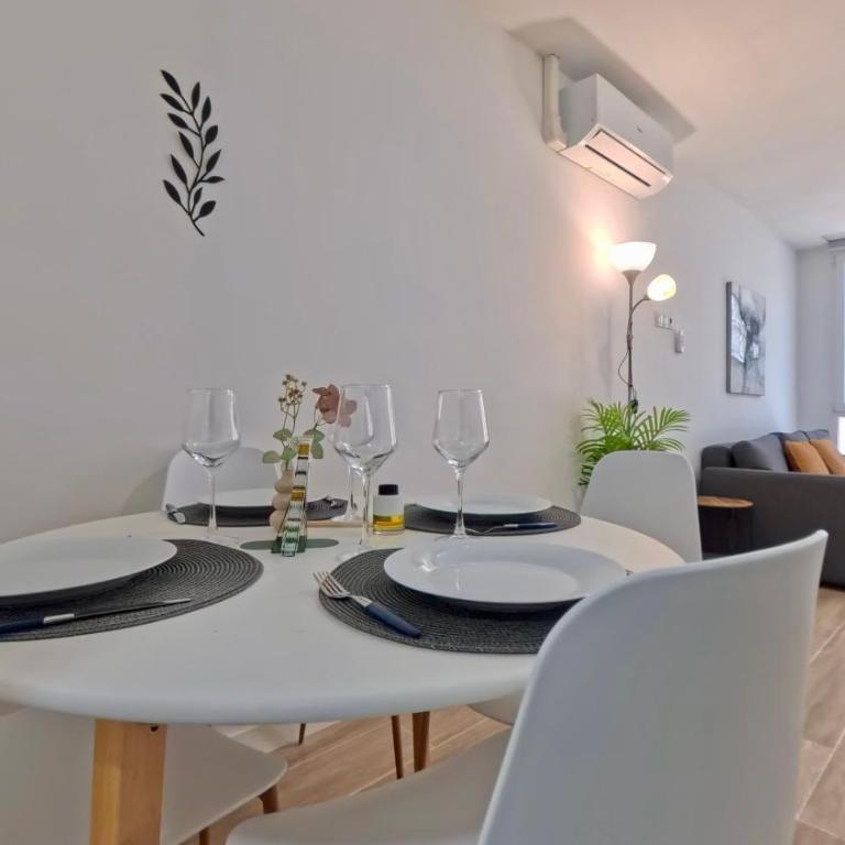 Duplex Retreat with AC in Madrid, Ideal for 4 - Family Room - 18
