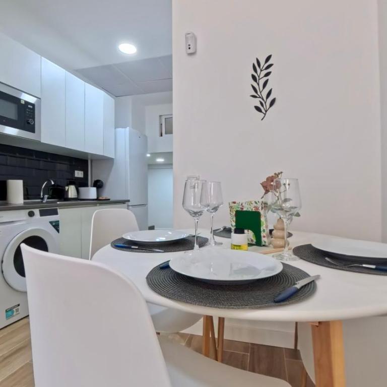 Duplex Retreat with AC in Madrid, Ideal for 4 - Family Room - 20