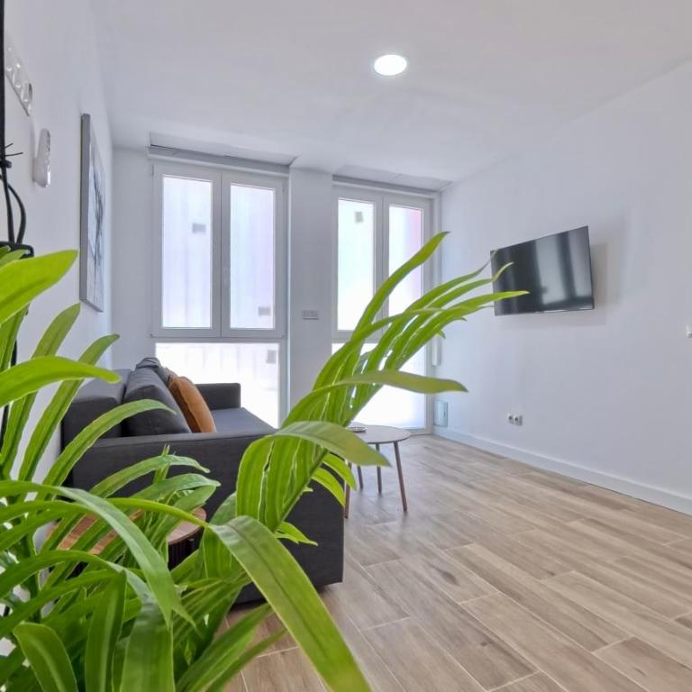 Duplex Retreat with AC in Madrid, Ideal for 4 - Family Room - 21