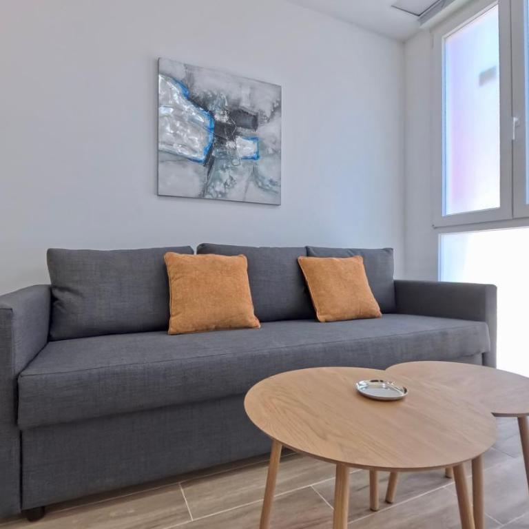 Duplex Retreat with AC in Madrid, Ideal for 4 - Family Room - 23