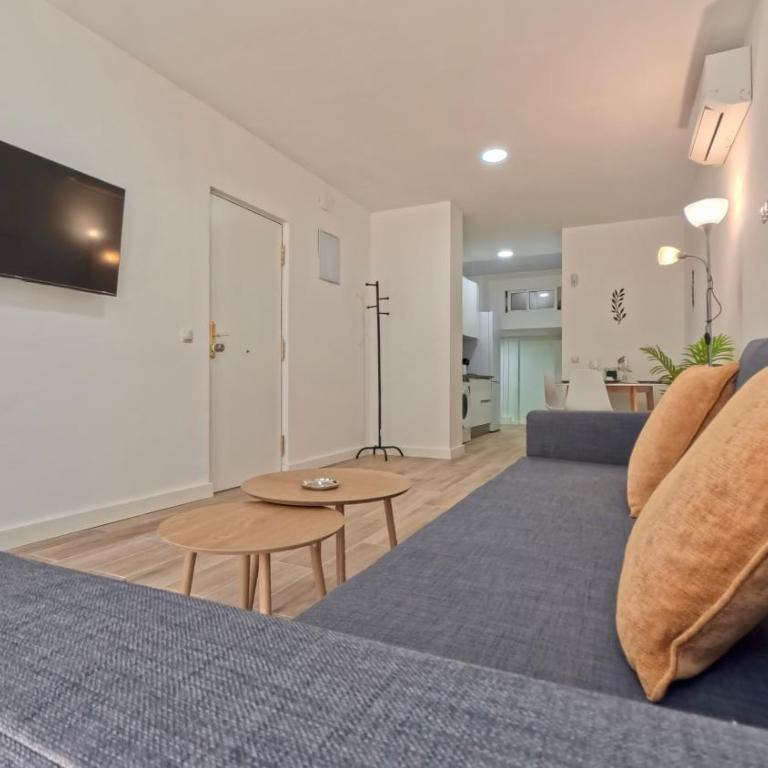 Duplex Retreat with AC in Madrid, Ideal for 4 - Family Room - 25