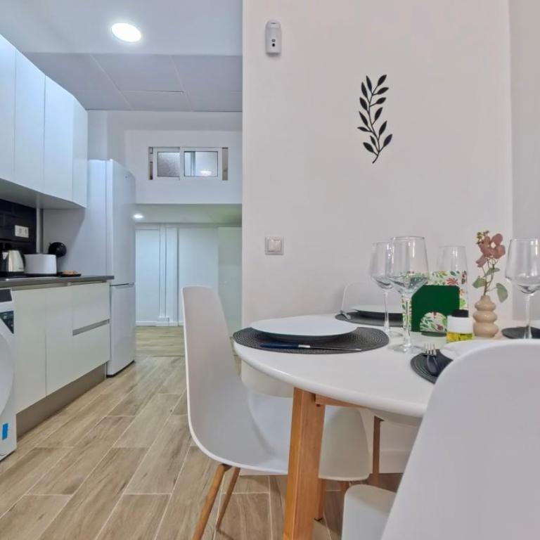 Duplex Retreat with AC in Madrid, Ideal for 4 - Family Room - 28