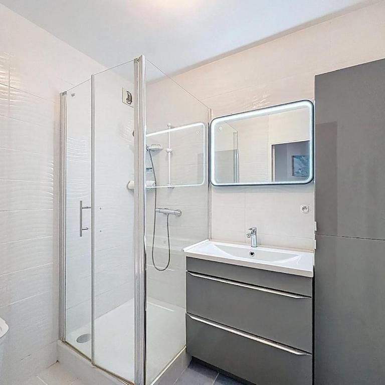 Grand T3 Terrasse Clim 4 Pers Villeurbanne - Two-Bedroom Apartment - 8
