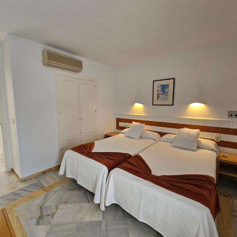 Hotel Puntazo II - Habitación con salón y terraza - 4