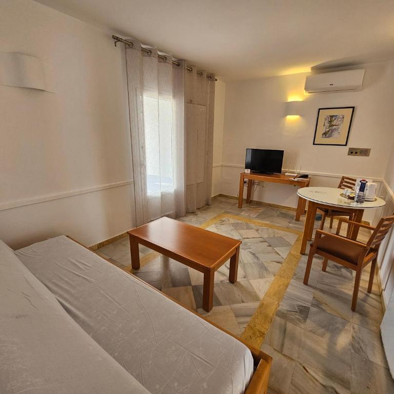 Hotel Puntazo II - Habitación con salón y terraza - 2