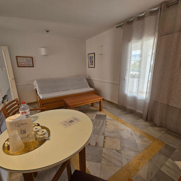 Hotel Puntazo II - Habitación con salón y terraza - 1