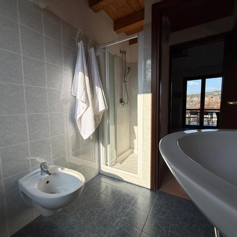 Le Terrazze del Garda - Immobili e Soluzioni Rent - Appartamento con 2 Camere da Letto e Terrazza - 10