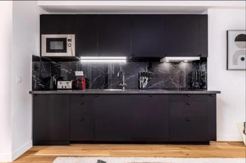 Lovely Apartment in Paris - Champs Elysées - Two-Bedroom Apartment - 4
