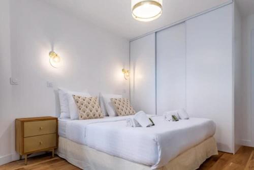 Lovely Apartment in Paris - Champs Elysées - Two-Bedroom Apartment - 6