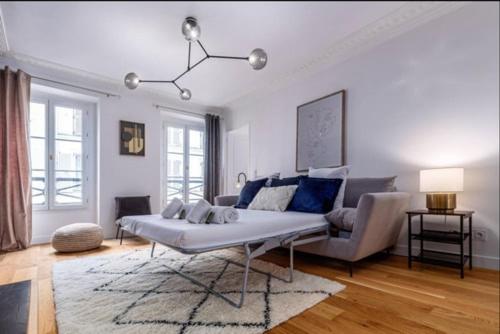 Lovely Apartment in Paris - Champs Elysées - Two-Bedroom Apartment - 5