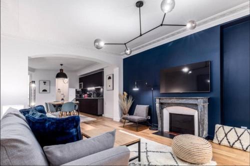 Lovely Apartment in Paris - Champs Elysées - Two-Bedroom Apartment - 1
