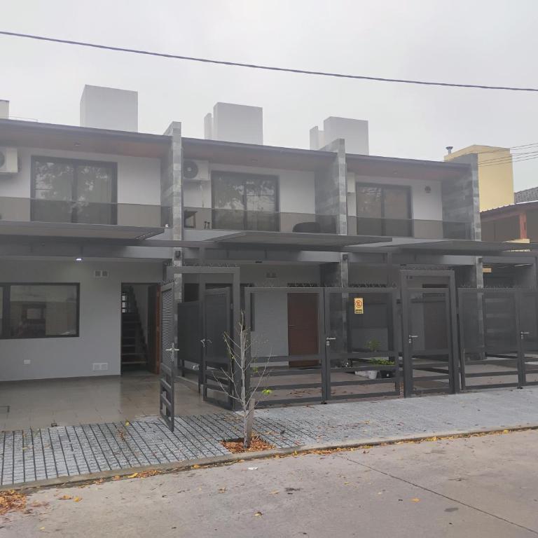 Duplex ubicación centro cama dos plazas y cama marinera, cochera y pileta - Apartamento de 1 dormitorio - 8