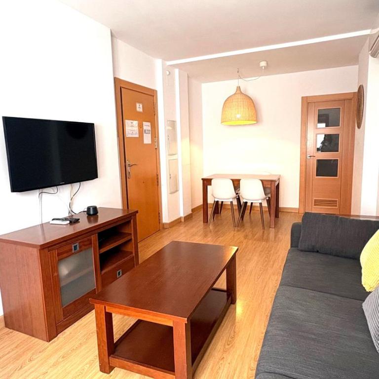 Holiday Granada Frida - Deluxe One-Bedroom Apartment with City View - 3