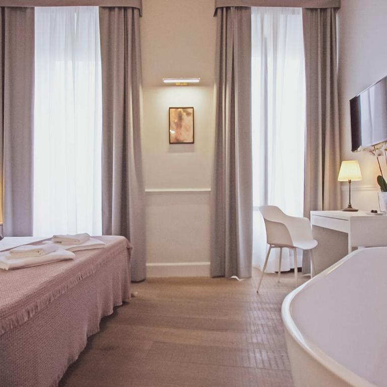 Gemini Suites Navona - Camera Matrimoniale Deluxe con Vasca - 6