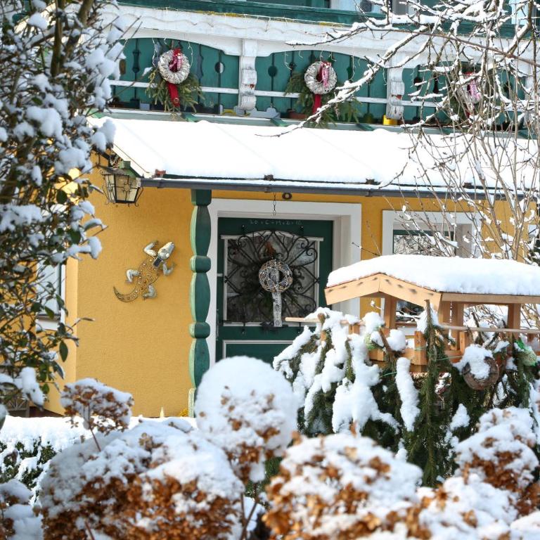 Gästehaus Fuchs - Doppelzimmer mit Balkon - 9
