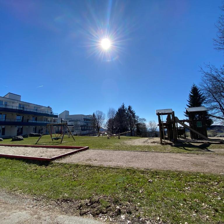 Ferienwohnung Harmonia inklusive Hallenbad, Außenpool, Sauna & Fitnessstudio, familienfreundlich ausgestattet, großes 2-Zimmer-Apartment - Apartment mit 2 Schlafzimmern - 42