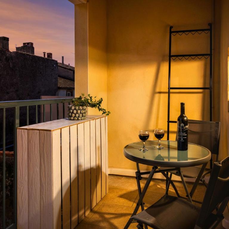 Bastide Suite Elégance Noire - Appartement 2 Chambres Deluxe avec Balcon - 14