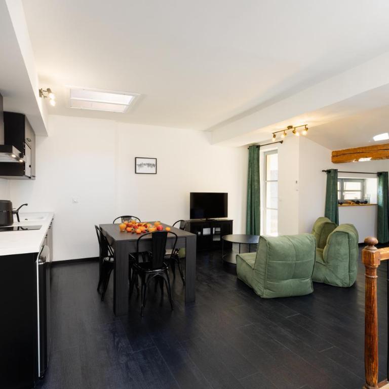 Bastide Suite Elégance Noire - Appartement 2 Chambres Deluxe avec Balcon - 13