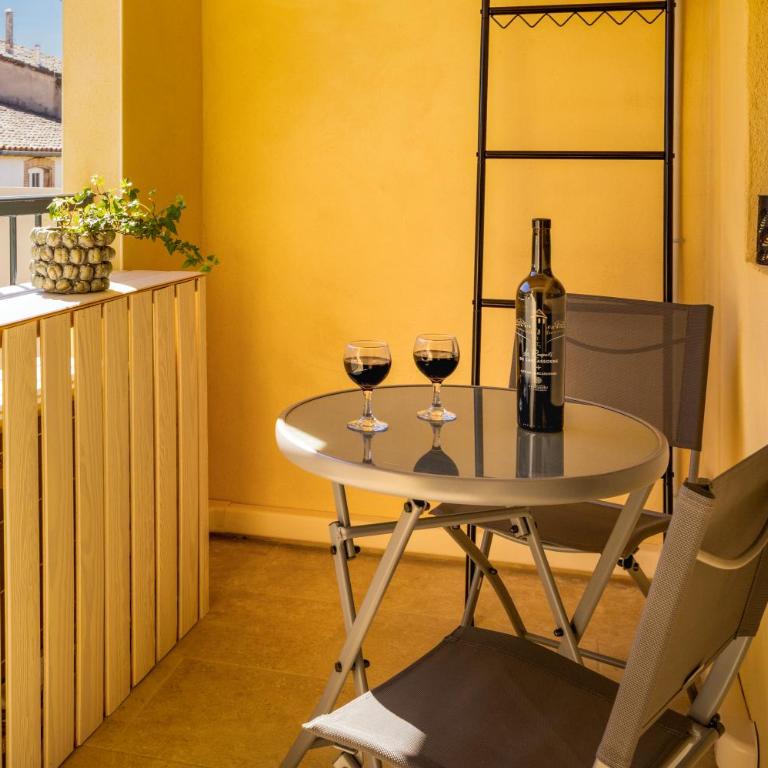 Bastide Suite Elégance Noire - Appartement 2 Chambres Deluxe avec Balcon - 15