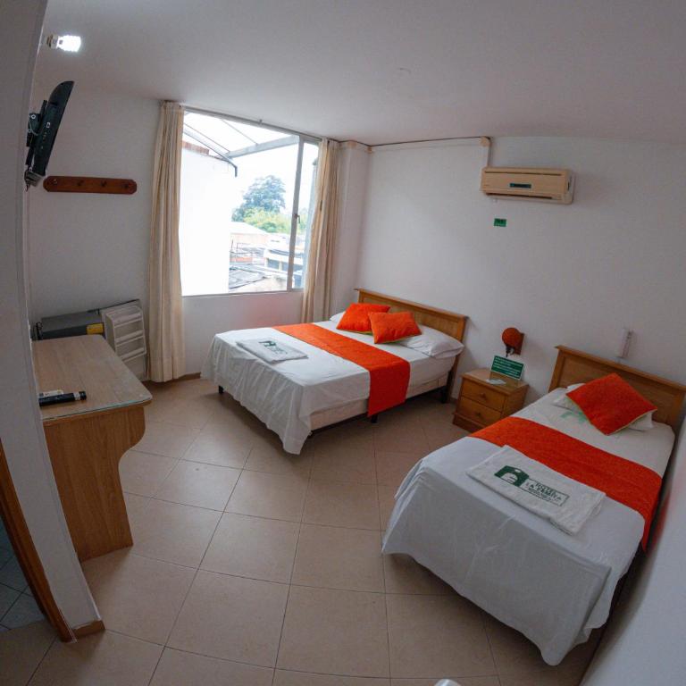 Hotel Los Leones Torre 1 - Deluxe Triple Room - 2