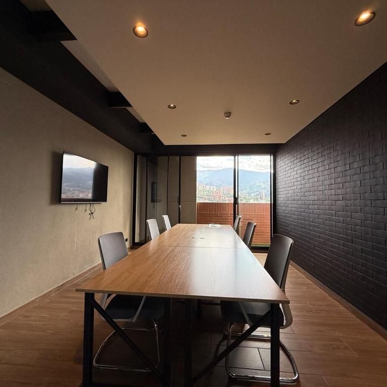 2 Bed Loft in Poblado Envigado Border with Full Amenities - Apartamento de 1 dormitorio - 3