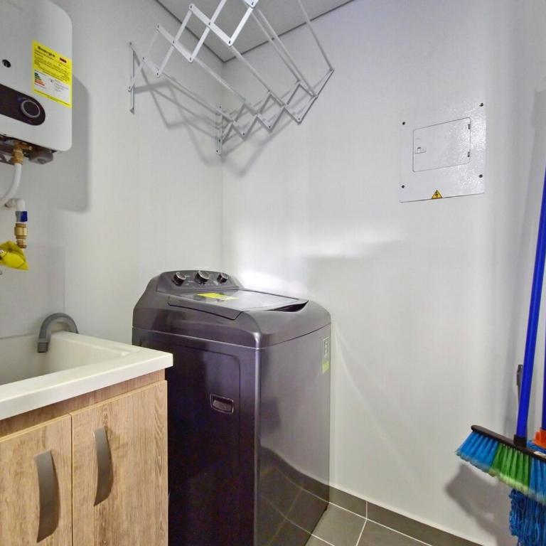 2 Bed Loft in Poblado Envigado Border with Full Amenities - Apartamento de 1 dormitorio - 40