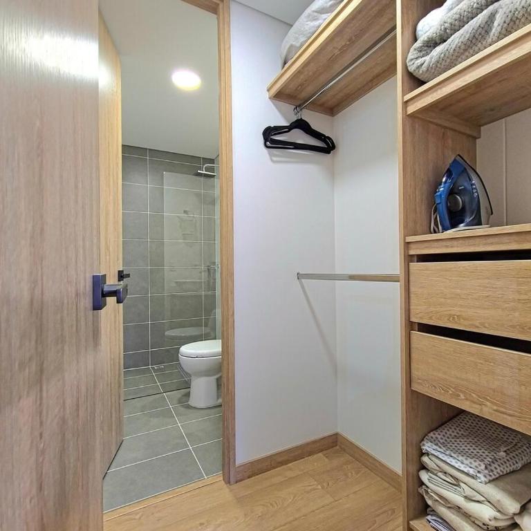 2 Bed Loft in Poblado Envigado Border with Full Amenities - Apartamento de 1 dormitorio - 41