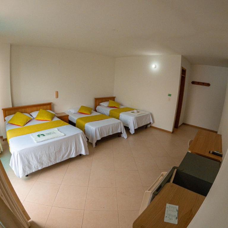 Hotel Los Leones Torre 1 - Deluxe Quadruple Room - 4