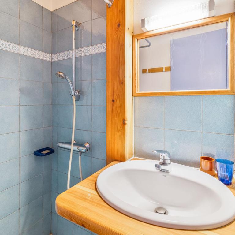 Charmant 2 pièces avec Balcon & Parking à 300m des Pistes - Piscine, Wi-Fi et Jardin - FR-1-762-13 - Appartement - 12
