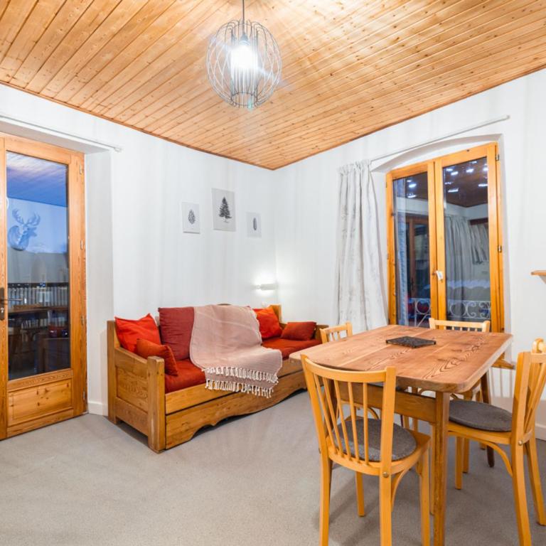 Charmant 2 Pièces avec Piscine Été, Balcon et Parking Privé à 300m des Pistes - FR-1-762-6 - Appartement - 1