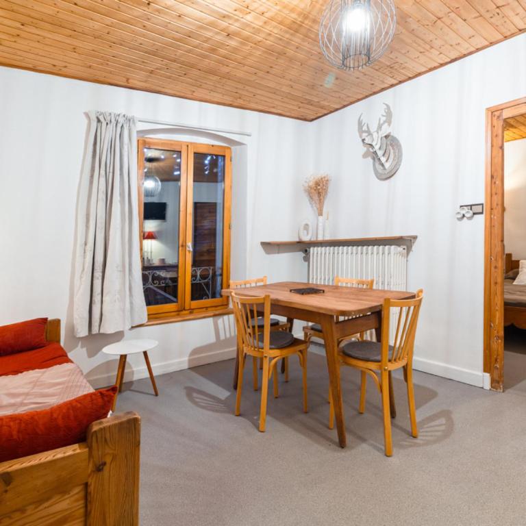 Charmant 2 Pièces avec Piscine Été, Balcon et Parking Privé à 300m des Pistes - FR-1-762-6 - Appartement - 2
