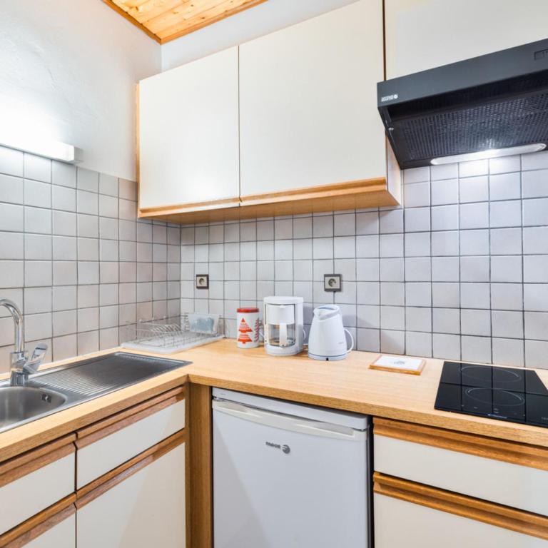 Charmant 2 Pièces avec Piscine Été, Balcon et Parking Privé à 300m des Pistes - FR-1-762-6 - Appartement - 3