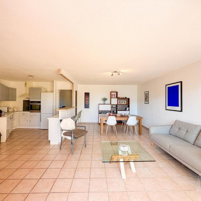 Spacieux T3 avec terrasse et parking à Sanary - Apartment mit 2 Schlafzimmern - 29