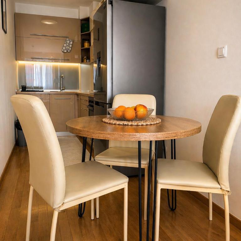 Apartment near airport,tram & city center Free parking - One-Bedroom Apartment - 10