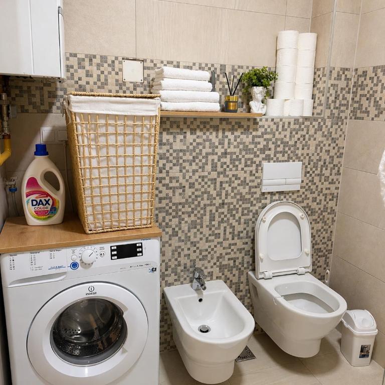 Apartment near airport,tram & city center Free parking - One-Bedroom Apartment - 11