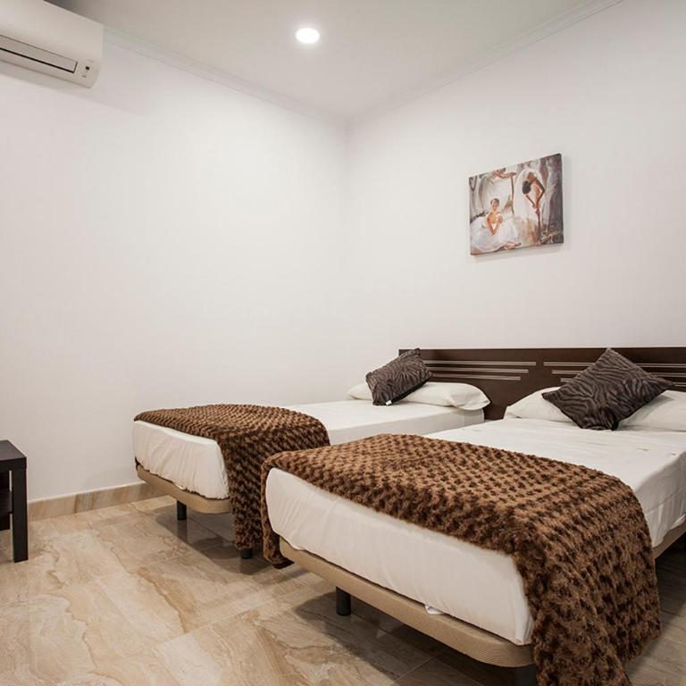 Hostal Rincón de Sol - Centro Madrid - Self Checkin - Interior Double Room - 2 beds - 2
