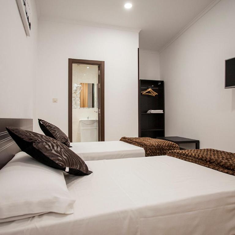 Hostal Rincón de Sol - Centro Madrid - Self Checkin - Interior Double Room - 2 beds - 4