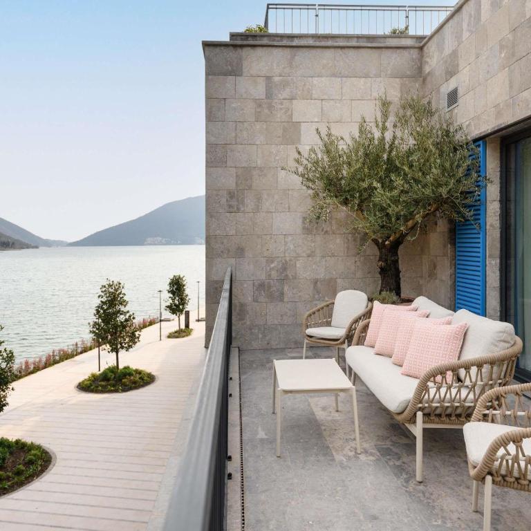 Mövenpick Hotel & Residences Teuta Kotor Bay - Deluxe Apartment with Double Bed and Sofa - 5