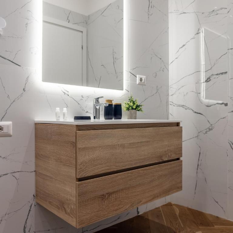 BeCO Centrale New Double Suite - Appartamento con 1 Camera da Letto - 10