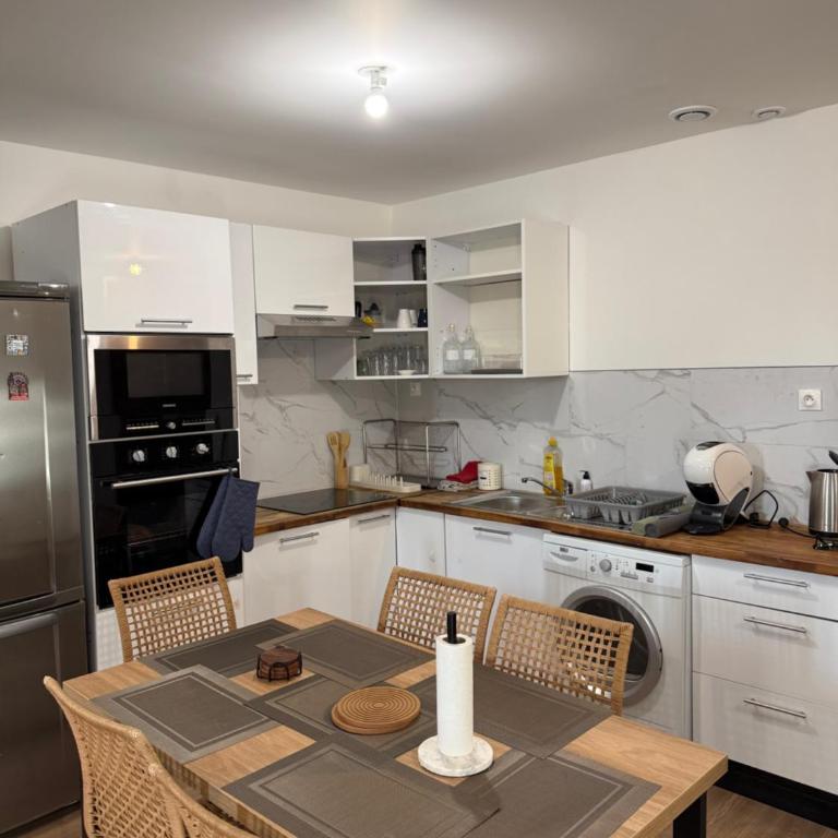 Appartement St denis - Three-Bedroom Apartment - 12