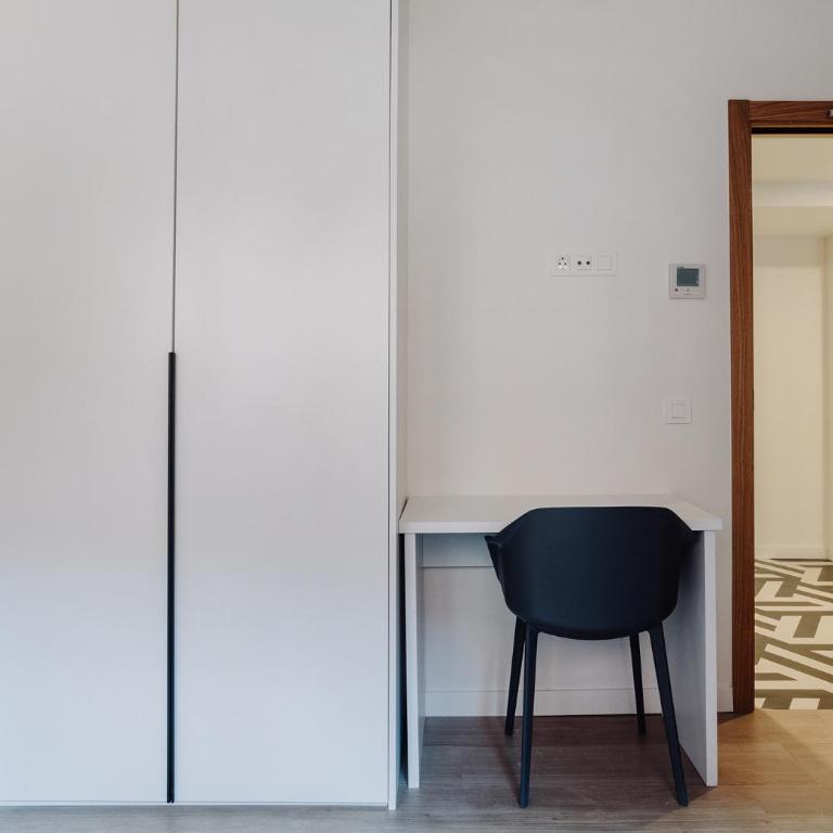 Diego de León Suites - Habitación Doble con baño privado - 9