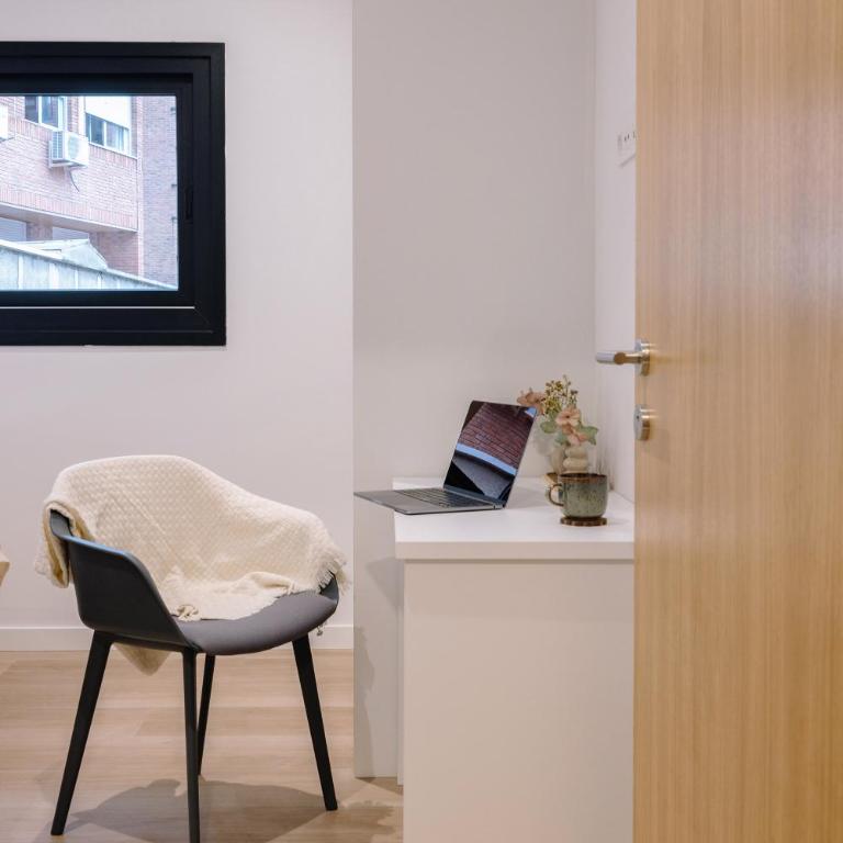 Diego de León Suites - Habitación Doble con baño privado - 10