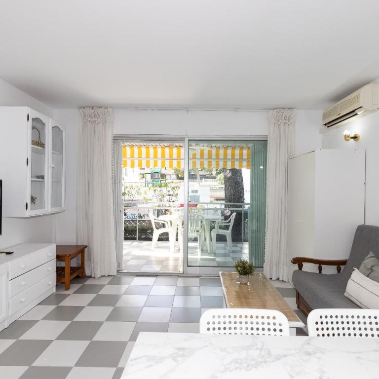UHC Montblanc Apartments - One-Bedroom Apartment - 8