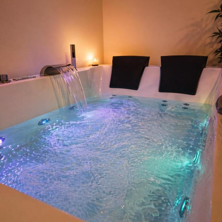 Luxury Suites Glory Tower - Suite Queen con Vasca Idromassaggio - 3
