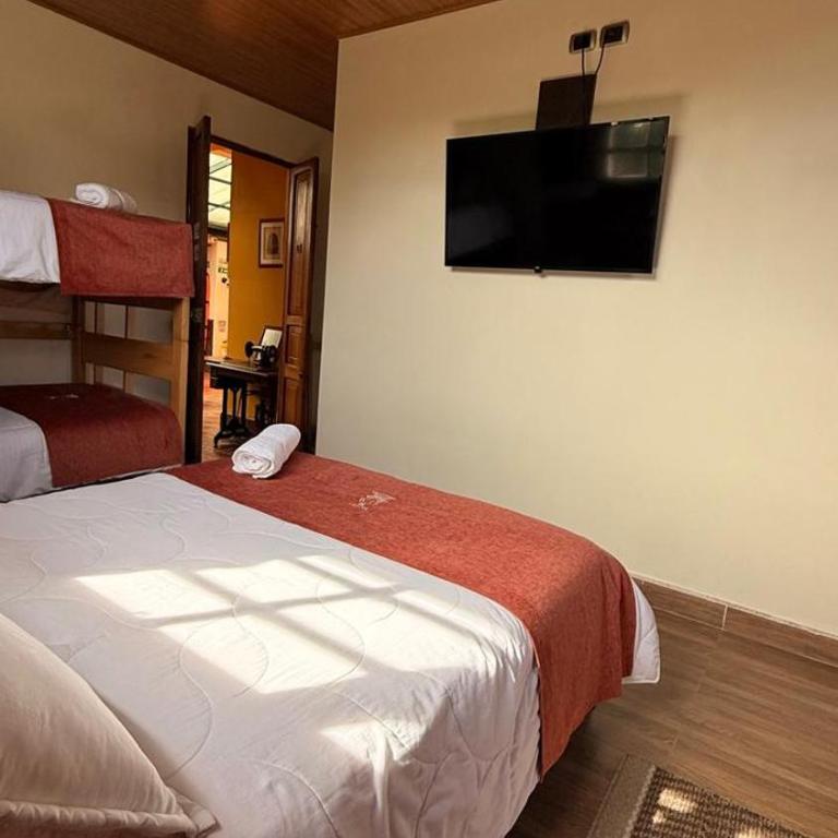 Hotel Villa Mercedes Colonial - Family Room - 6