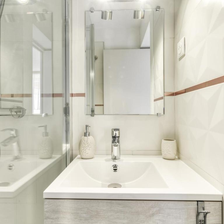 Appartement et Studio Le Méditerranée Port Soleil - Studio with Sea View - 17