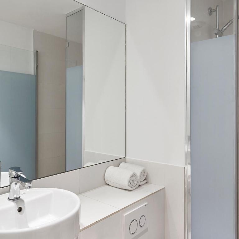 Four Points Flex by Sheraton Madrid Atocha - Standard Dreibettzimmer - 2