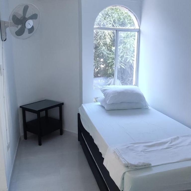 Apto grande duplex en Condominio La Mansión al lado del Cc Arrecife -Rodadero - Two-Bedroom Apartment with Pool View - 4