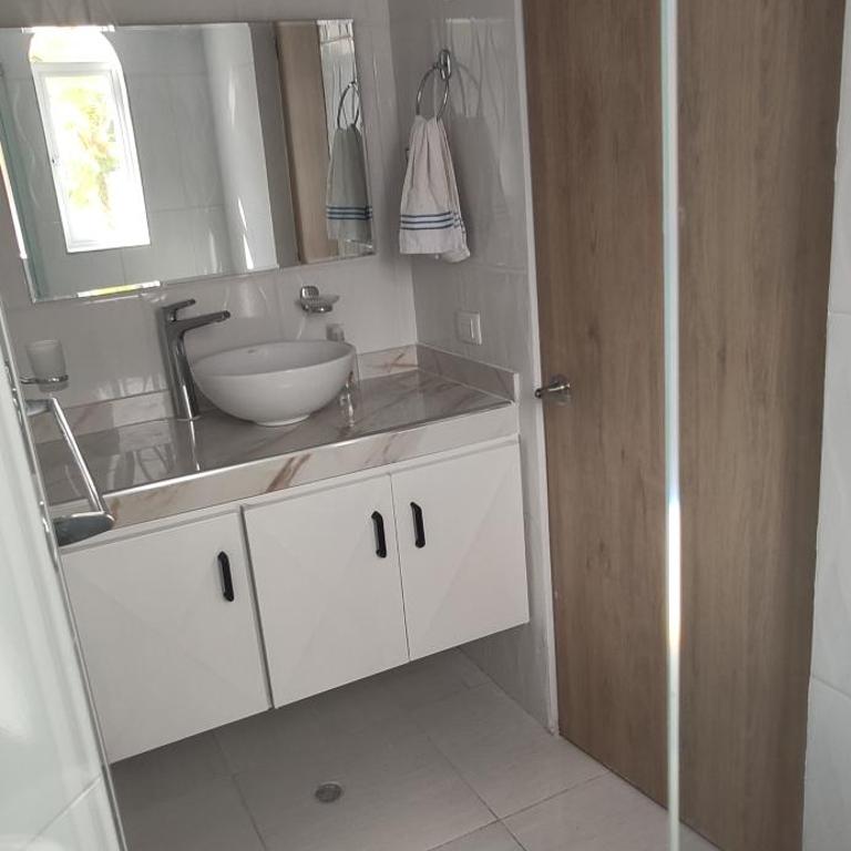 Apto grande duplex en Condominio La Mansión al lado del Cc Arrecife -Rodadero - Two-Bedroom Apartment with Pool View - 7