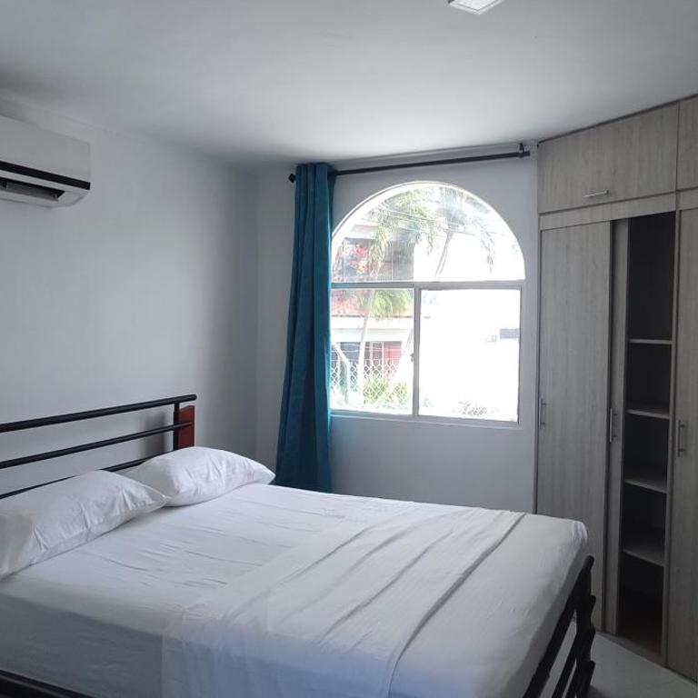 Apto grande duplex en Condominio La Mansión al lado del Cc Arrecife -Rodadero - Two-Bedroom Apartment with Pool View - 10